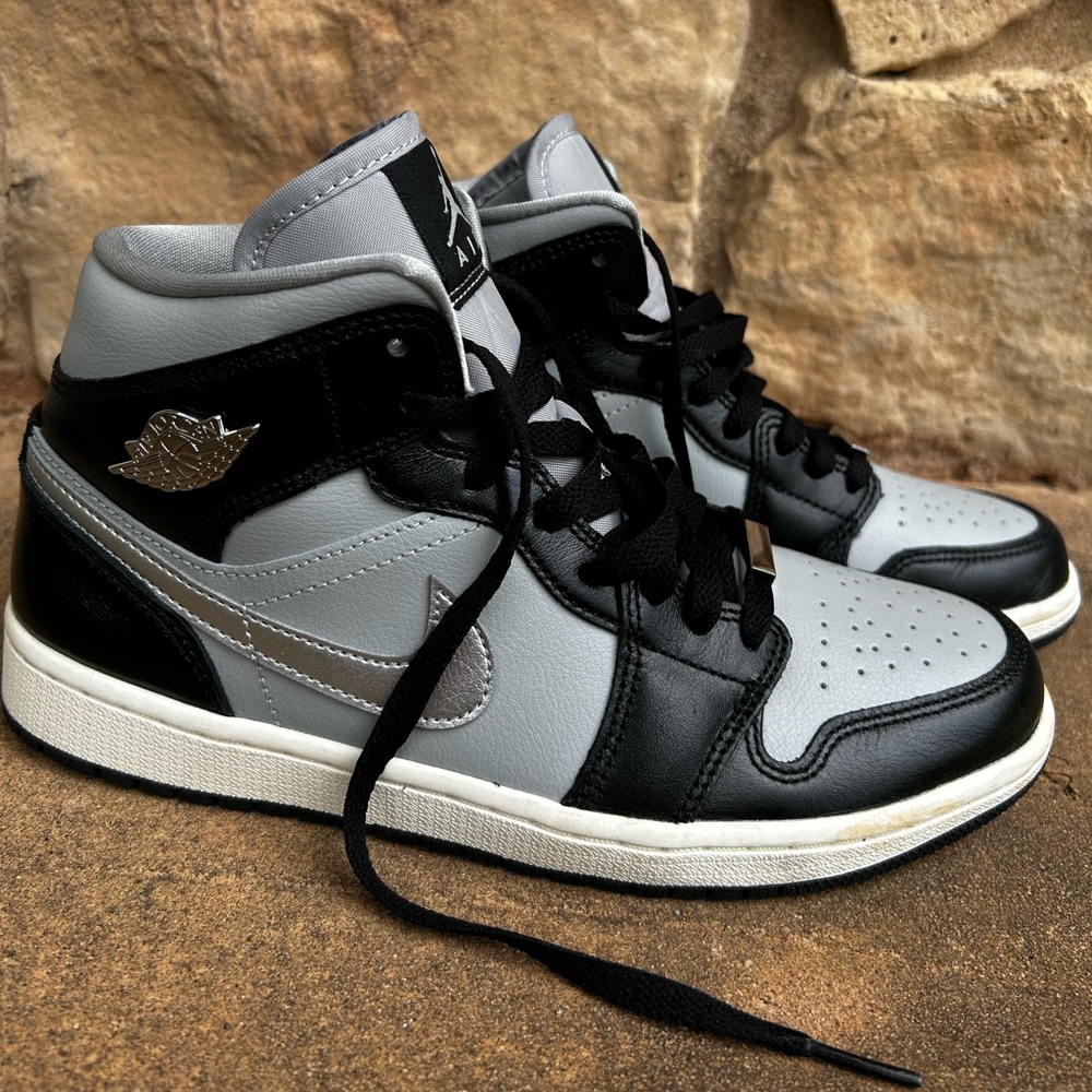 Air Jordan 1 SE Mid Black Chrome W